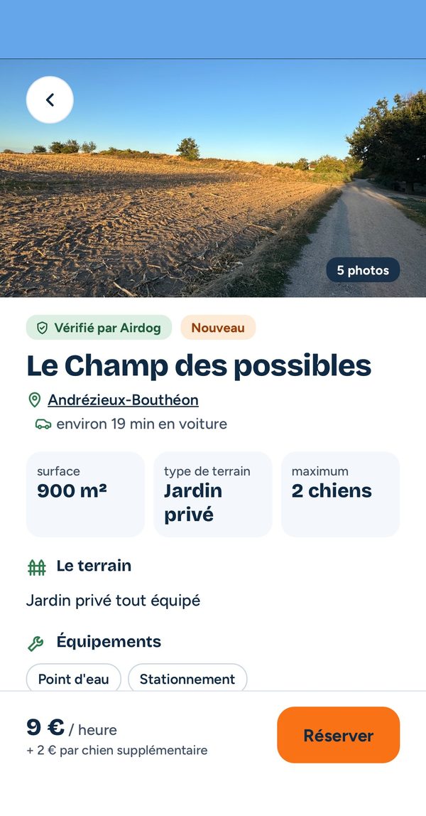 Fiche d'un terrain : photos, surface, type de terrain, nombre de chiens accepté et prix à l'heure