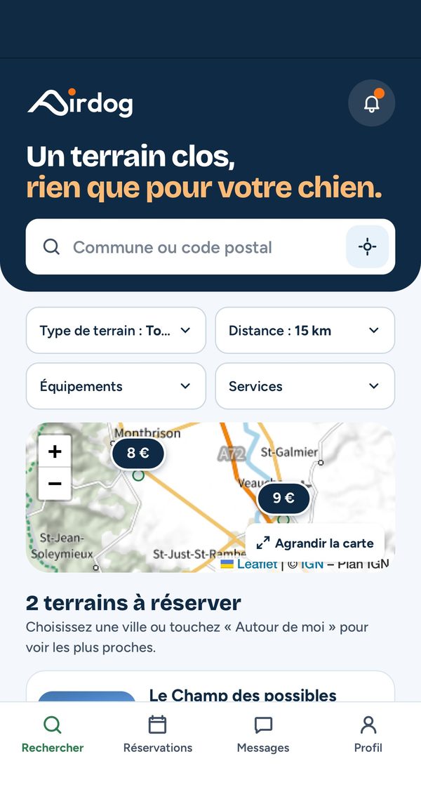 Écran de recherche : les terrains clos autour de chez vous sur une carte, avec leur prix à l'heure